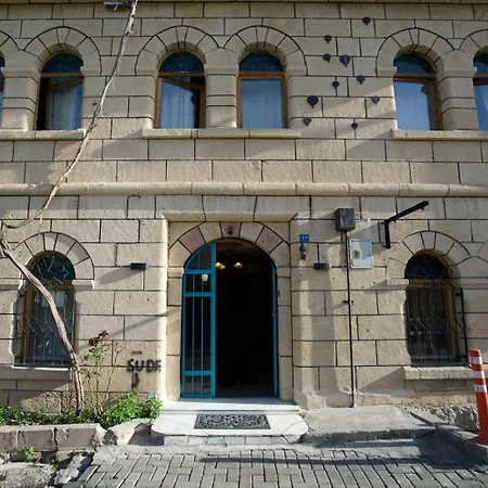 招待所 Center Cave