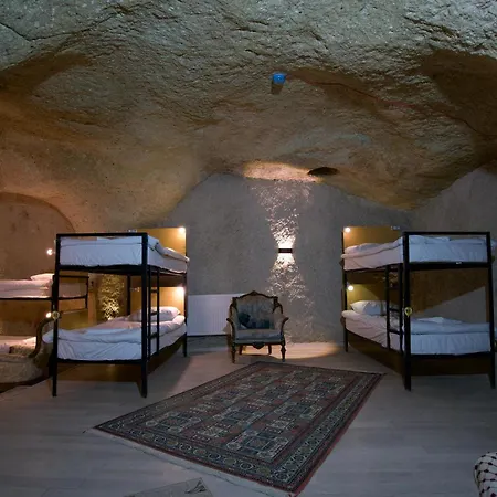 招待所 Center Cave