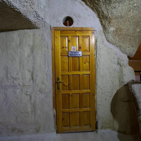 Center Cave 招待所