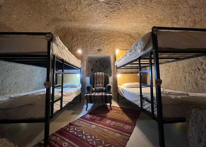 招待所 Center Cave *