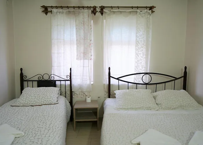 Center Cave 招待所 *