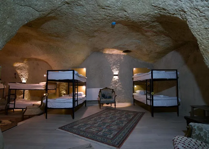 招待所 Center Cave