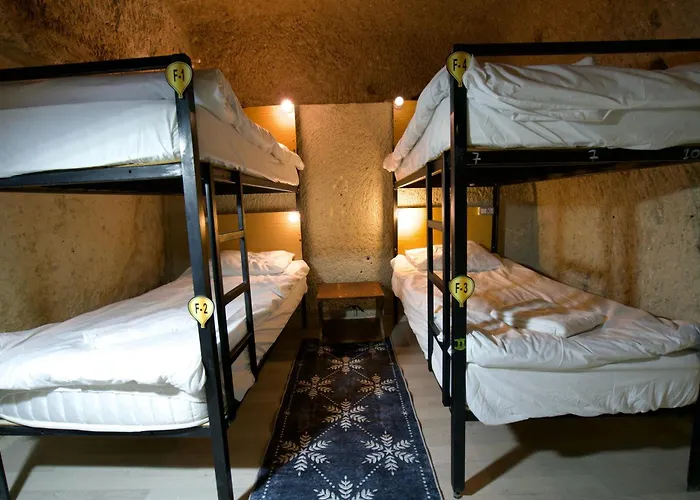 招待所 Center Cave *