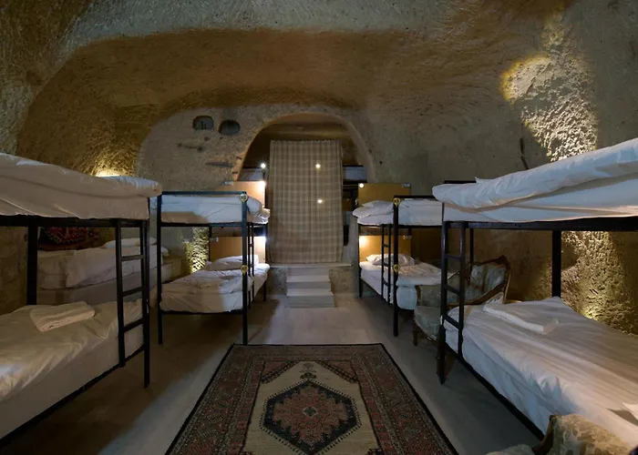 招待所 Center Cave *