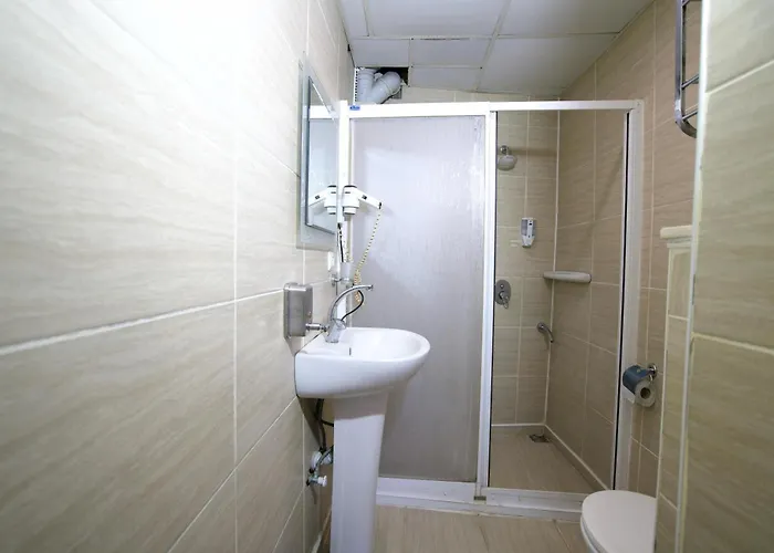 Center Cave 招待所